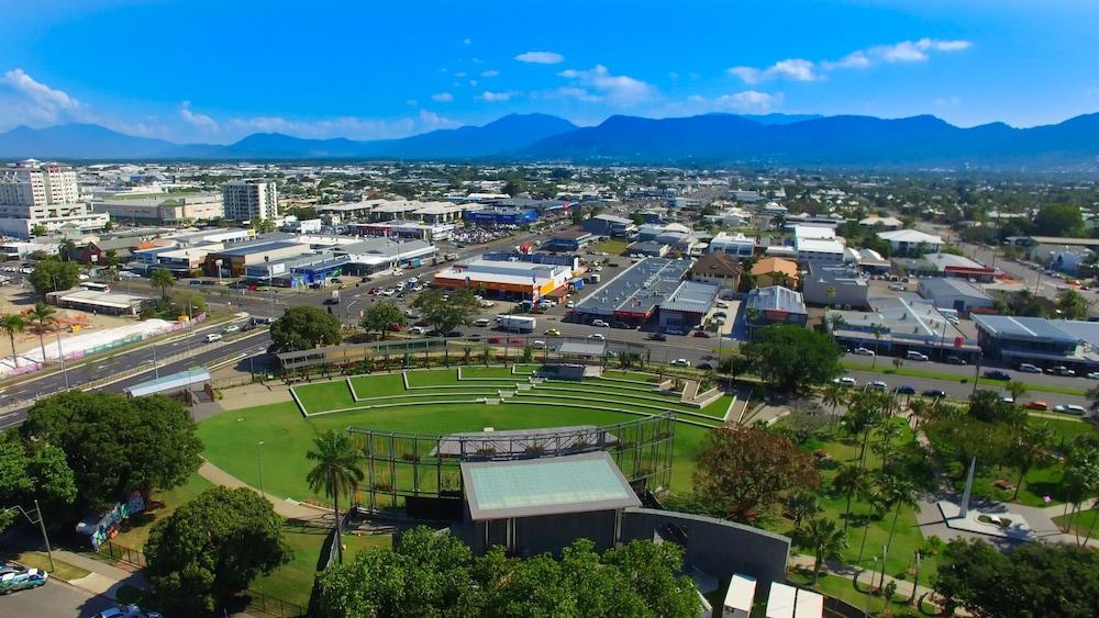 Coral Tree Inn Cairns Exterior photo