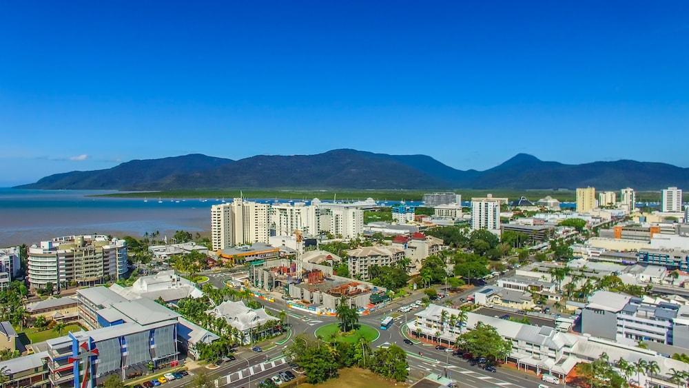 Coral Tree Inn Cairns Exterior photo